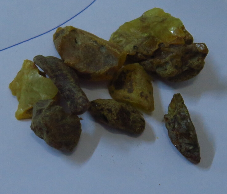 NEADJUDECAT - LOT 16 – 10 kg chihlimbar neprelucrat de diferite mărimi si culori